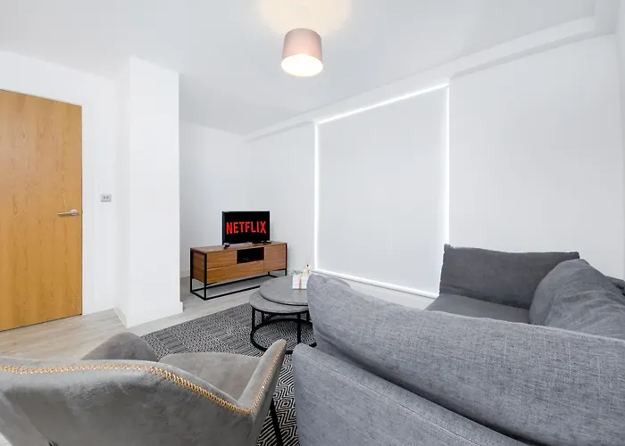 Luxury 2-Bed Apartment In Salford Quays 10 Min To Manchester & Mediacity